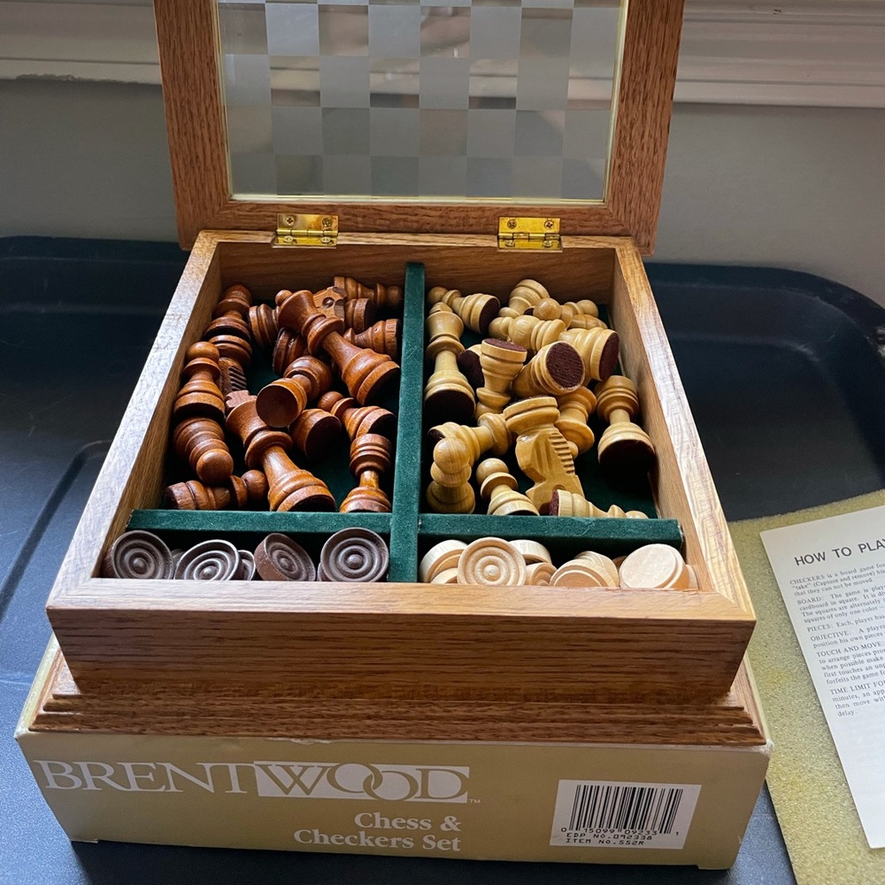 BRENTWOOD WOOD CHESS & CHECKERS SET OAK STORAGE, GENTLY USED